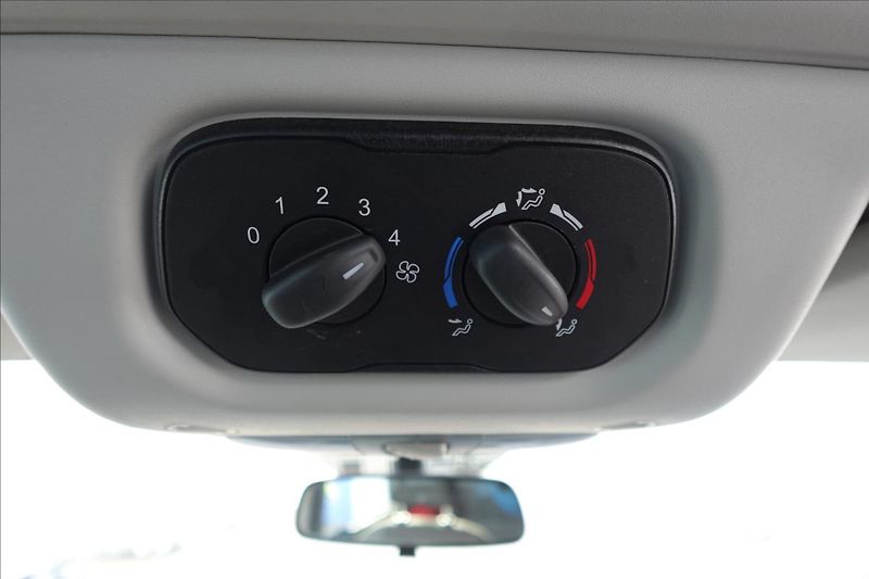 Ford Transit 2,2 TDCi  L2H2 9MÍST BUS KLIMA - fotka 23 z 42