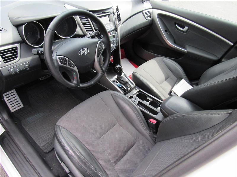 Hyundai i30 1,6 GDI 99kW Automat - fotka 9 z 32
