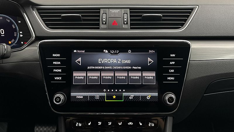 Škoda Superb 2.0 TDI DSG Style Combi - fotka 11 z 27