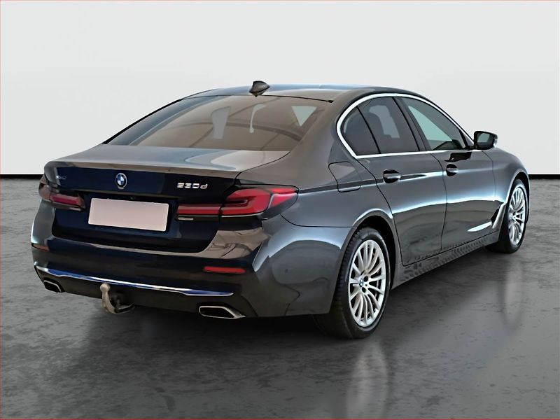 BMW Řada 5 (2023) 530d xDrive - fotka 5 z 16