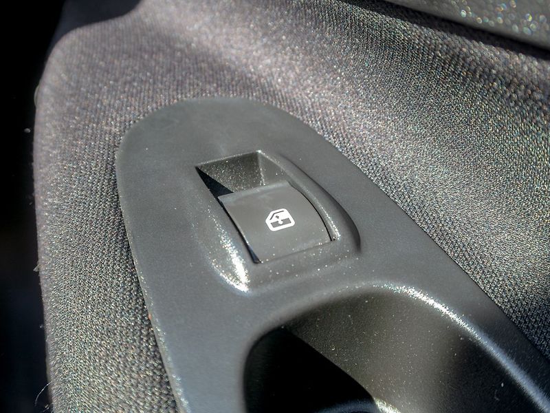 Fiat Punto Evo (2011) 1.4i 55KW – PO VELKÉ SERVISU - fotka 24 z 39