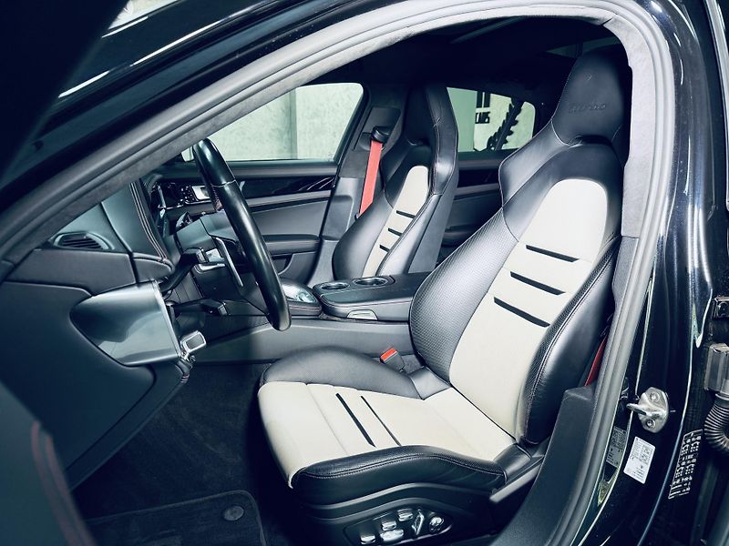 Porsche Panamera (2019) PANAMERA*TURBO*PANO*360* - fotka 18 z 37