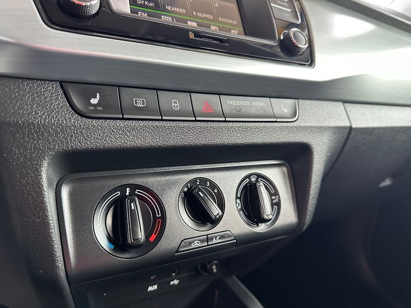 Škoda Fabia (2018) 1.0TSi VÝHŘEV SED. 100%KM - fotka 15 z 18
