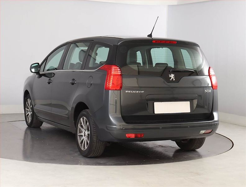 Peugeot 5008 (2012) Allure 1.6 HDi, Navi, Tempomat - fotka 4 z 22