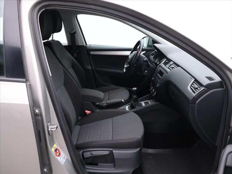 Škoda Octavia 1,6 TDI Ambition Klima CZ - fotka 12 z 32