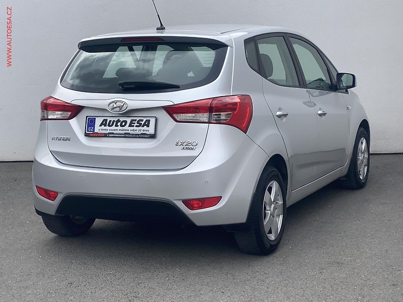 Hyundai ix20 (2013) 1.6 CRDi, AC, park. čidla - fotka 4 z 16