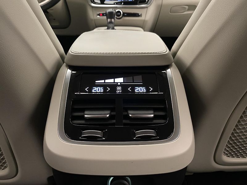 Volvo S90 T6 AWD   REZERVACE - fotka 29 z 40