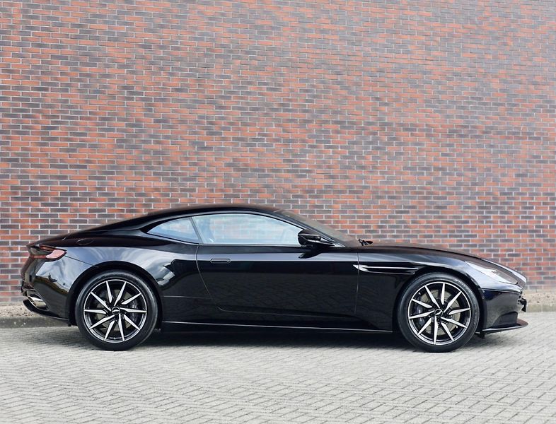 Aston Martin DB11 (2020) 4.0 V8 375KW - fotka 11 z 45
