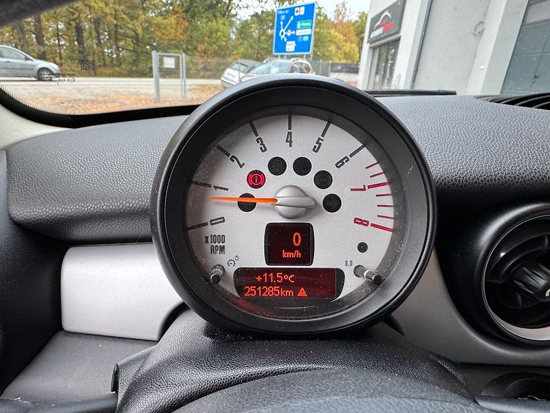 Mini One (2011) 1.6 16V - fotka 14 z 25