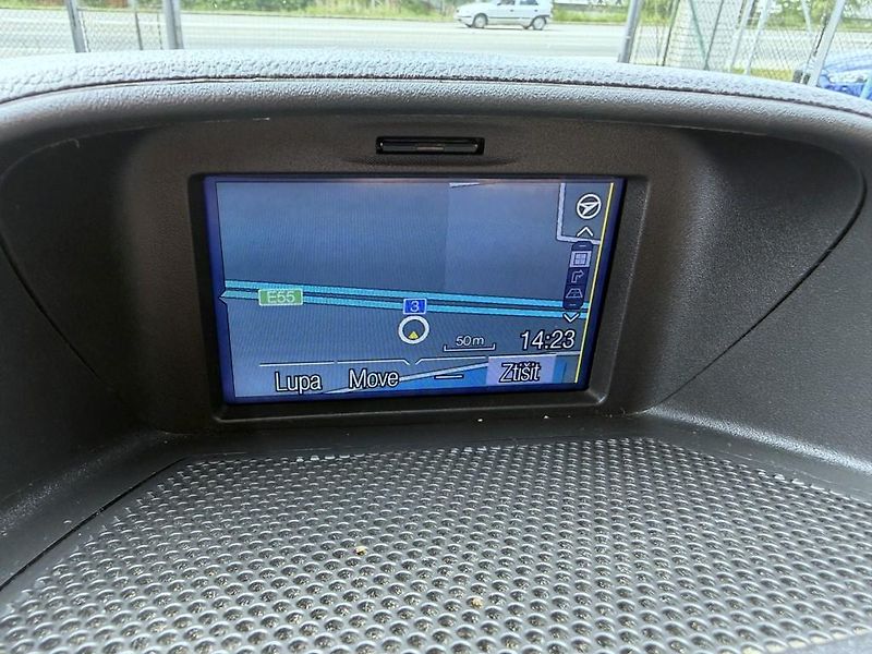 Ford Transit Custom 2.0 TDCi 96 kW 6 míst - fotka 13 z 20