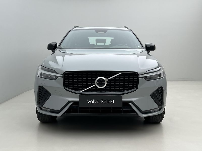 Volvo XC60 B4 AWD DARK PLUS CZ 1. maj. - fotka 14 z 45