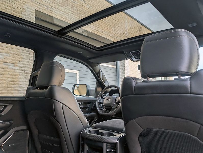 RAM 1500 TRX, Equipment Level 2, Harman - fotka 27 z 32
