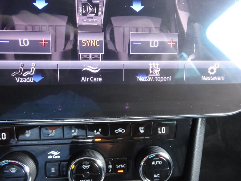 Škoda Superb Kom.2.0TDi L&K Taž.zař.4x4 DSG - fotka 39 z 62