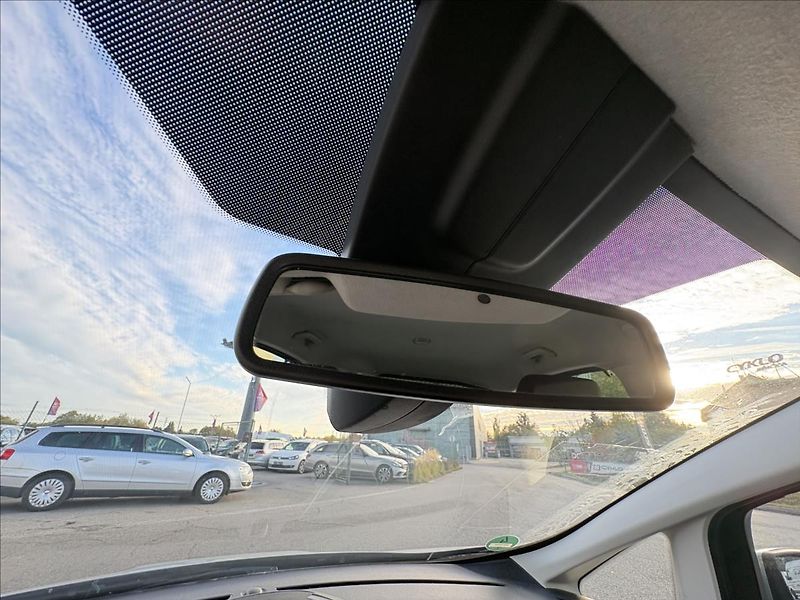 Ford C-MAX 1,5 TDCi 88kW Xenon,Výhřev,Nav - fotka 25 z 36