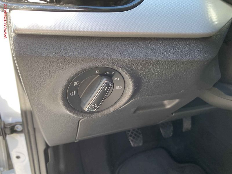 Škoda Kamiq (2020) 1.0 TSi, Ambition Plus, navi - fotka 15 z 20
