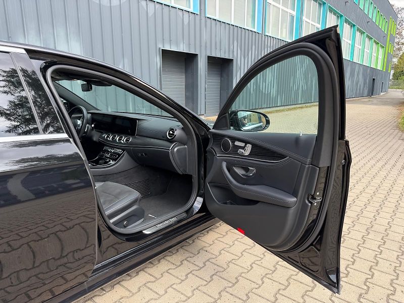 Mercedes-Benz Třídy E TOP / AMG 4matic/v zimě nejeté - fotka 19 z 30