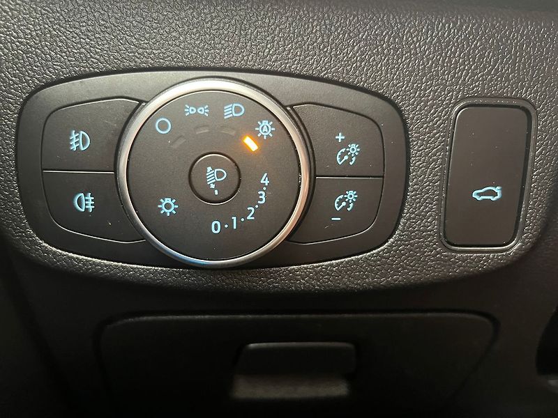Ford Focus 2.0 EB Titanium LED - fotka 20 z 66