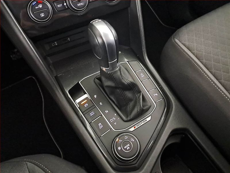 Volkswagen Tiguan (2017) R-Line 2.0 TDI, 4X4, Automat - fotka 13 z 18