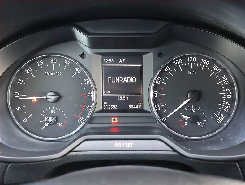 Škoda Octavia (2014) 1.6 TDI, Navi, Tempomat - fotka 11 z 16