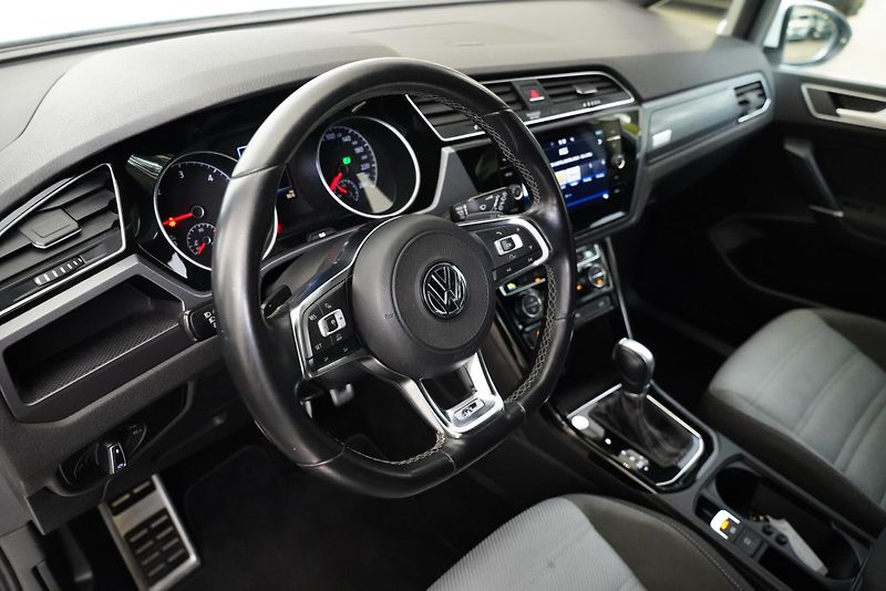 Volkswagen Touran - fotka 14 z 34