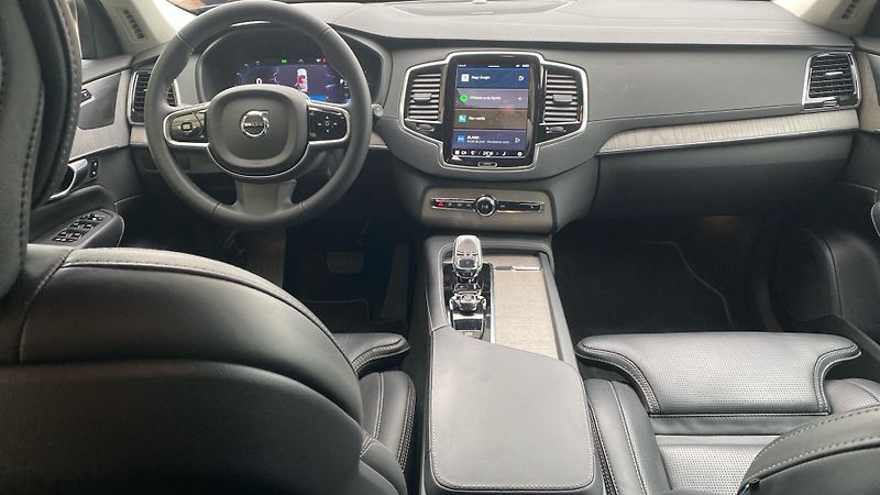 Volvo XC90 PLUS BRIGHT, B5 AWD, 173+10 kW - fotka 12 z 33