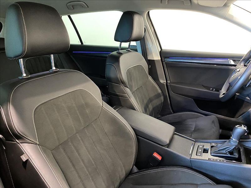 Škoda Superb 2,0 TDI 110kW Style Combi DSG - fotka 8 z 29