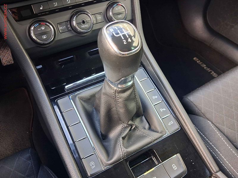 Škoda Superb (2018) 1.6TDI, AC, navi, park.asist - fotka 16 z 18