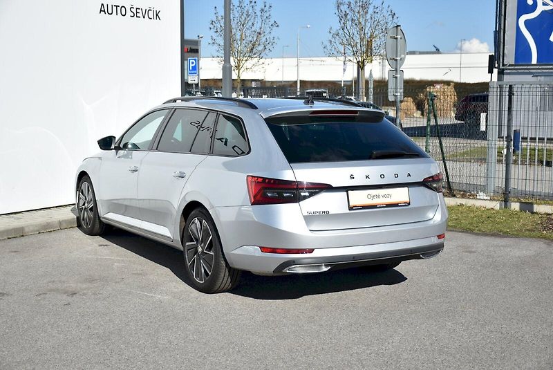 Škoda Superb (2023) Combi Sportline 1.5 TSI 110kW - fotka 11 z 35