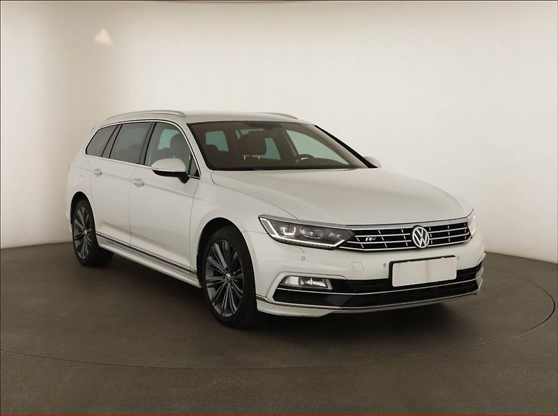 Volkswagen Passat (2019) R-Line 2.0 TDI, 4X4, Automat - fotka 1 z 19