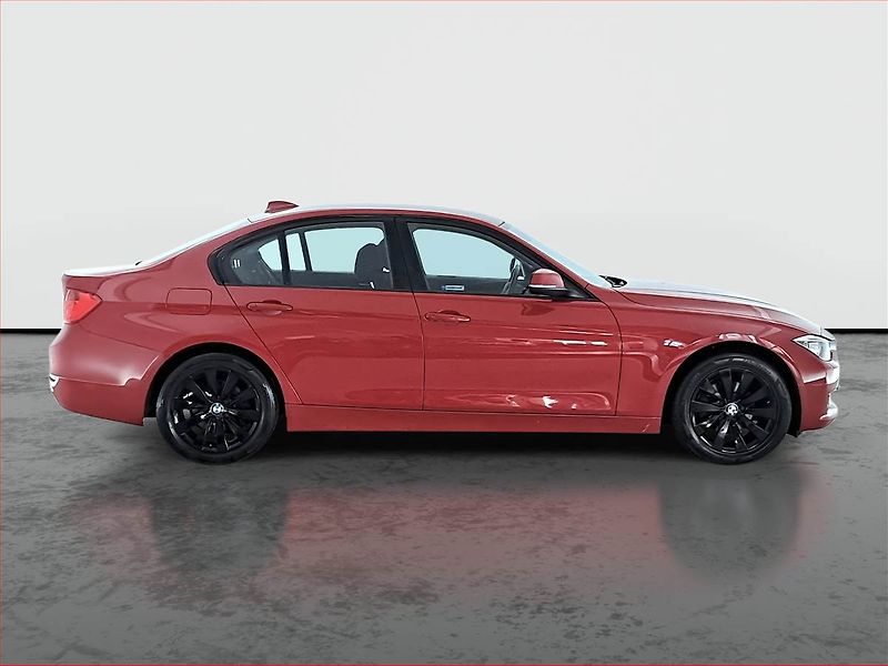 BMW Řada 3 (2014) 318 d, Automat, Navi - fotka 6 z 25