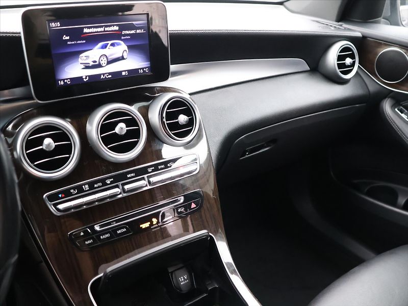 Mercedes-Benz GLC 2,1 220d 125kW 4Matic Aut. LED - fotka 27 z 41