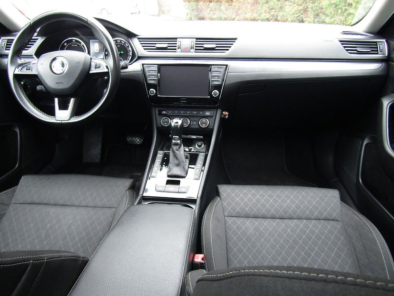 Škoda Superb (2015) 2.0 TDI 140kW DSG SPORT LINE - fotka 15 z 46