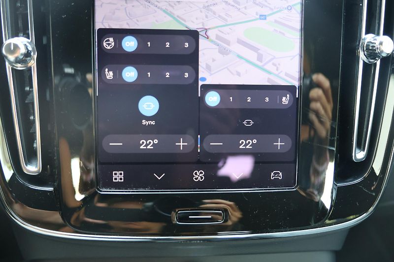 Volvo XC40 (2025) Plus, B3 Mild hybrid - fotka 16 z 19