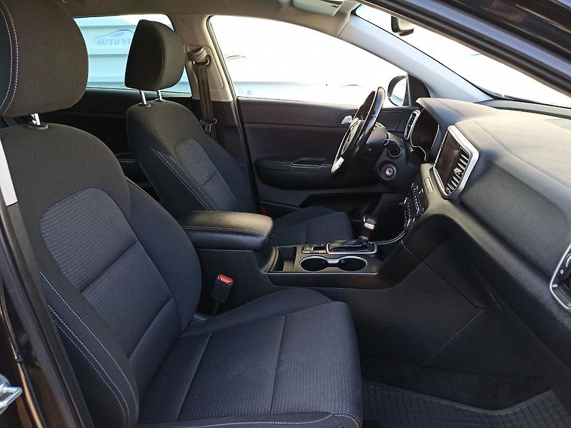 Kia Sportage 1,6CRDi 4x4, AT, Navi, ČR - fotka 12 z 36