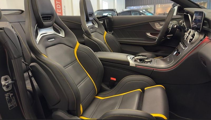 Mercedes-Benz Třídy C 63S AMG V8 Cab Final Edition - fotka 19 z 34