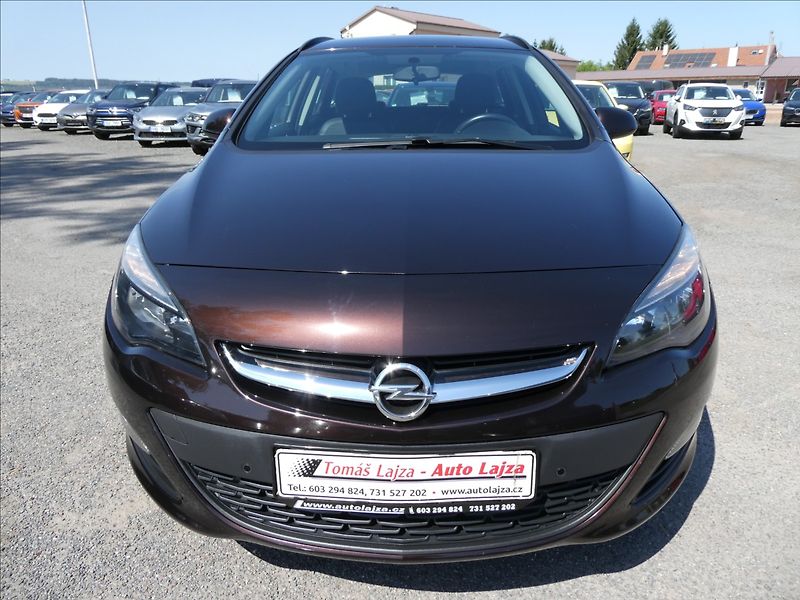Opel Astra 1,4 i 88kW klima, serviska - fotka 2 z 44