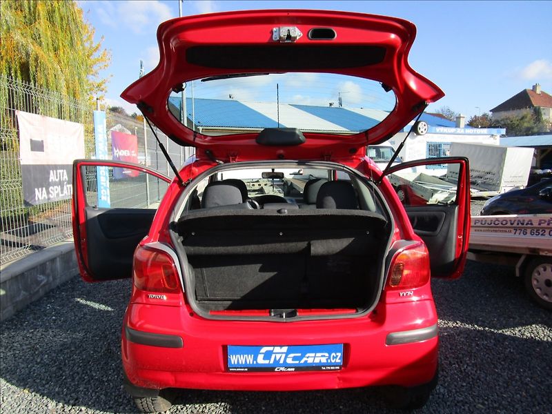 Toyota Yaris 1.0VVT-i Terra KLIMA - fotka 27 z 35
