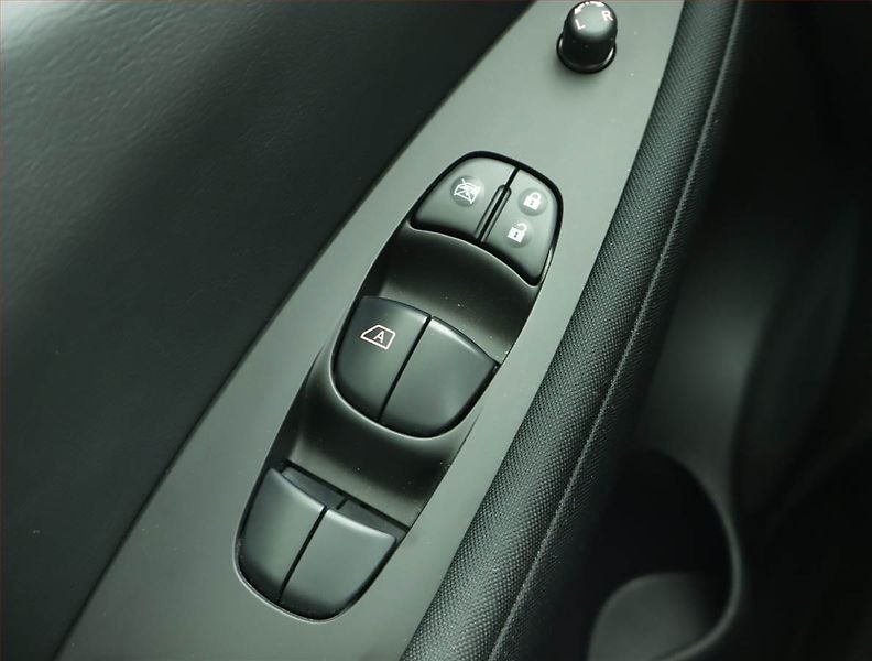 Nissan Leaf (2022) 40 kWh, SoH 91%, Automat - fotka 15 z 17