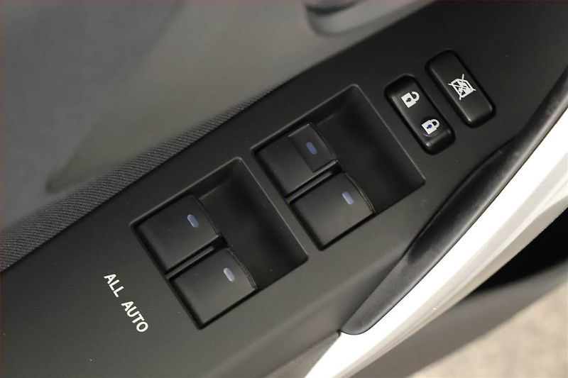 Toyota Auris (2015) 1.6 Valvematic, ČR,1.maj - fotka 14 z 17