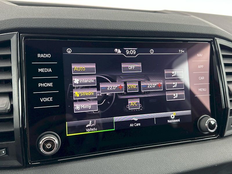 Škoda Karoq (2024) 2.0TDI 85kW Selection - fotka 16 z 27