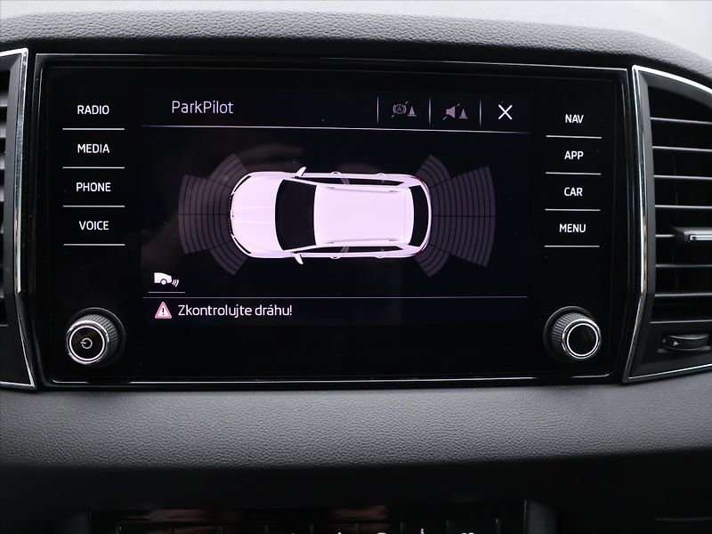 Škoda Karoq 1,5 TSI 110kW Style CZ 1.Maj - fotka 22 z 33