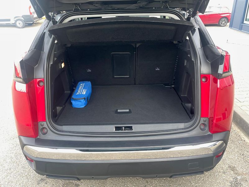 Peugeot 3008 (2018) Allure 1,2 PureTech 130k Man6 - fotka 5 z 8