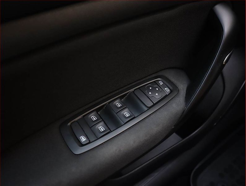 Renault Mégane (2018) Zen 1.6 SCe, Tempomat - fotka 13 z 16