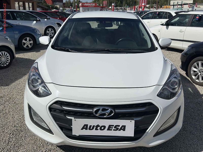 Hyundai i30 (2017) 1.6 GDI, 2.maj,ČR, servis - fotka 2 z 18
