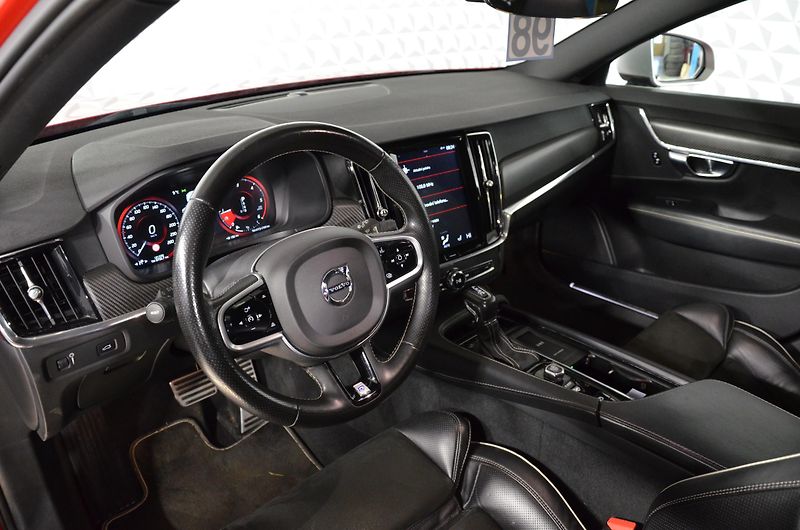Volvo V90 (2018) 2.0D Polestar R-design - fotka 9 z 24
