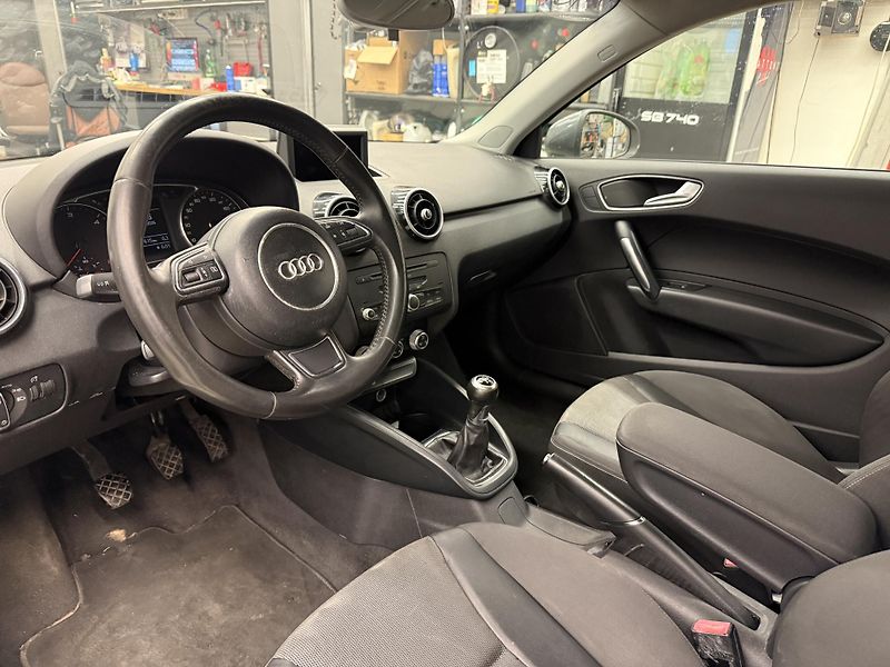 Audi A1 1.6 TDi 77 kW - fotka 7 z 15