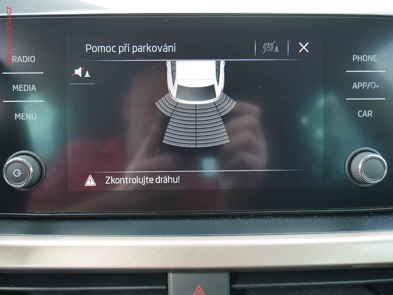 Škoda Scala (2020) 1.5TSi, ČR, DSG, bixen, park - fotka 17 z 17
