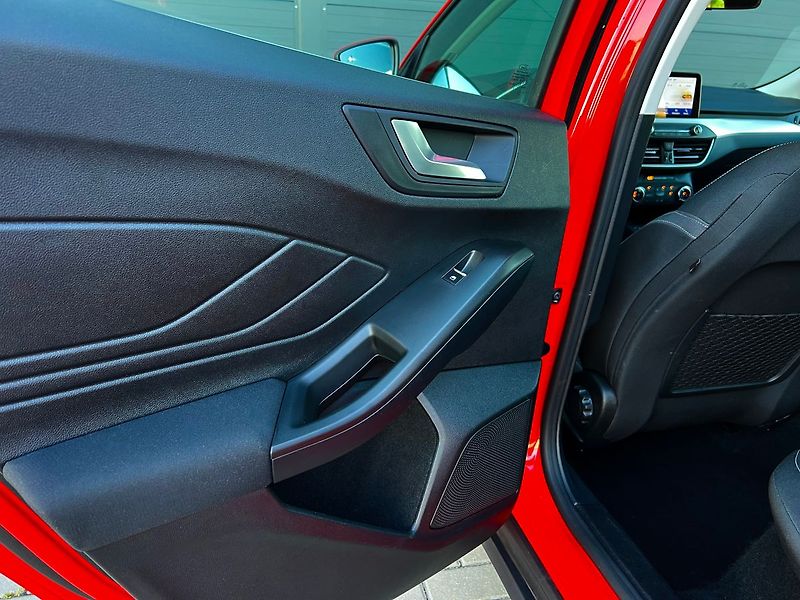 Ford Focus (2021) 1.0 EcoBoost-P.KAMERA - fotka 18 z 49