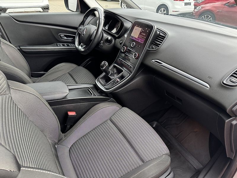 Renault Scénic (2017) 1.5dCi Navi Digi Klima - fotka 13 z 45