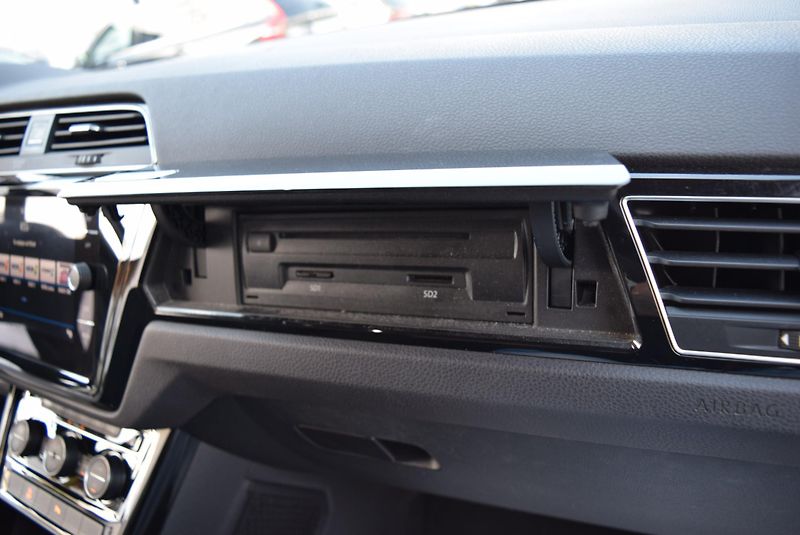 Volkswagen Touran (2018) 1.4TSI 110kw R-line NAVI LED - fotka 38 z 50